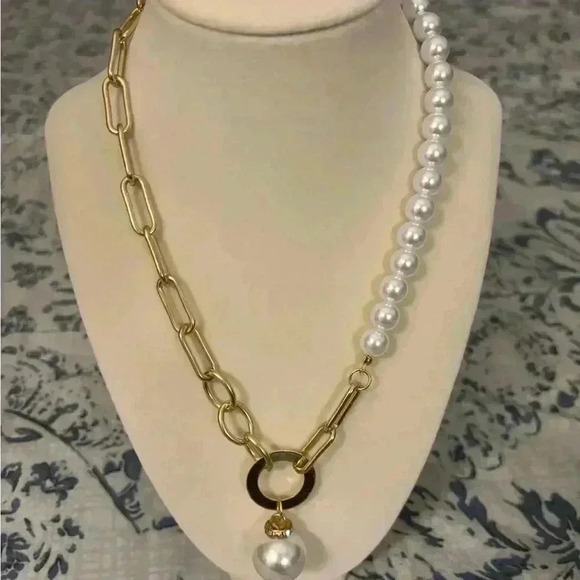 Gold color/pearl chain link necklace - Picture 1 of 3